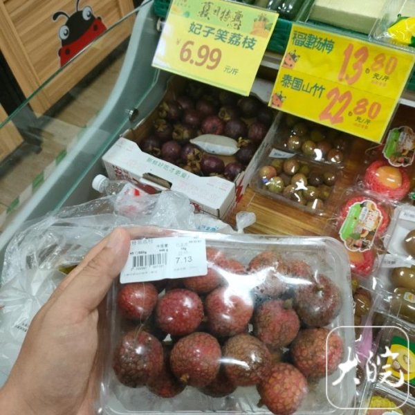 拉伯配资 荔枝降到亲民价，合肥周谷堆日均批发20多万斤